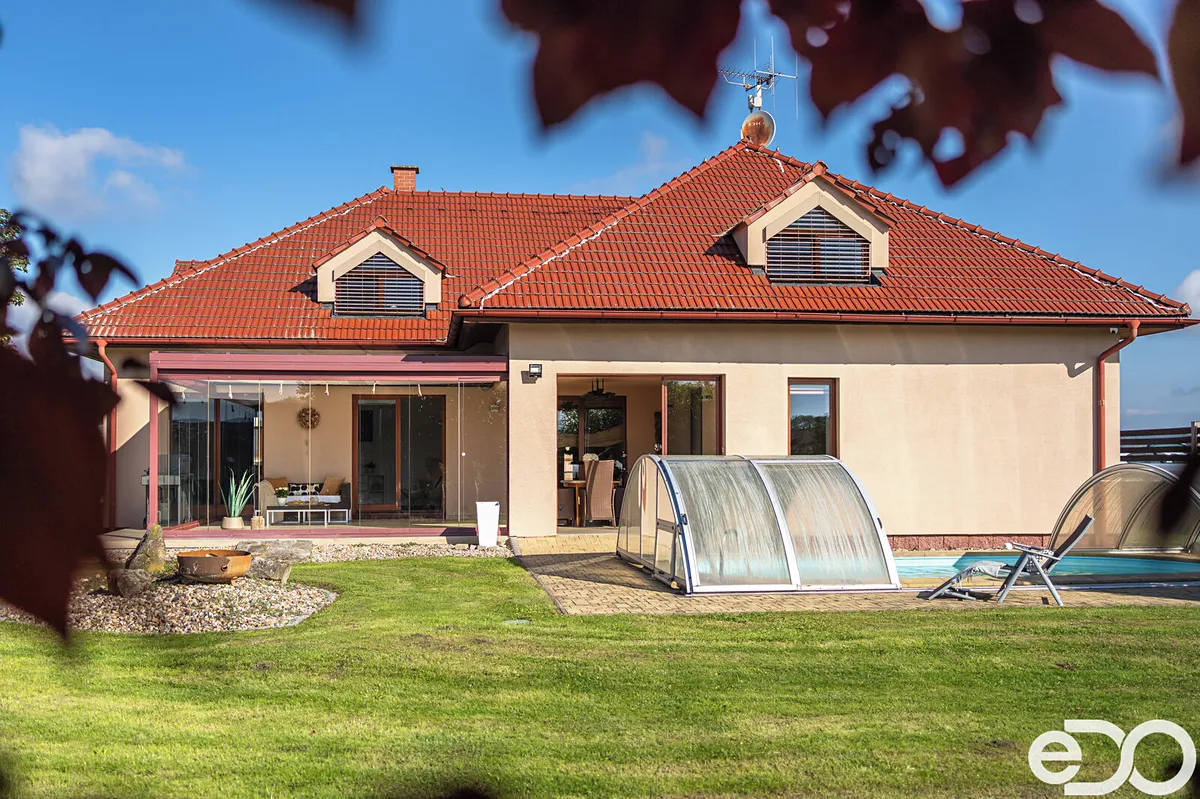 Prodej rodinného domu 340 m², pozemek 970 m²